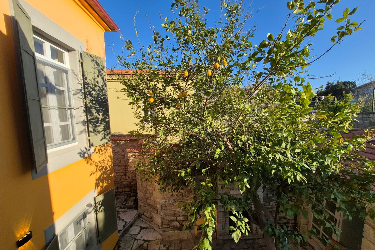 Olive Room (Deluxe 2)