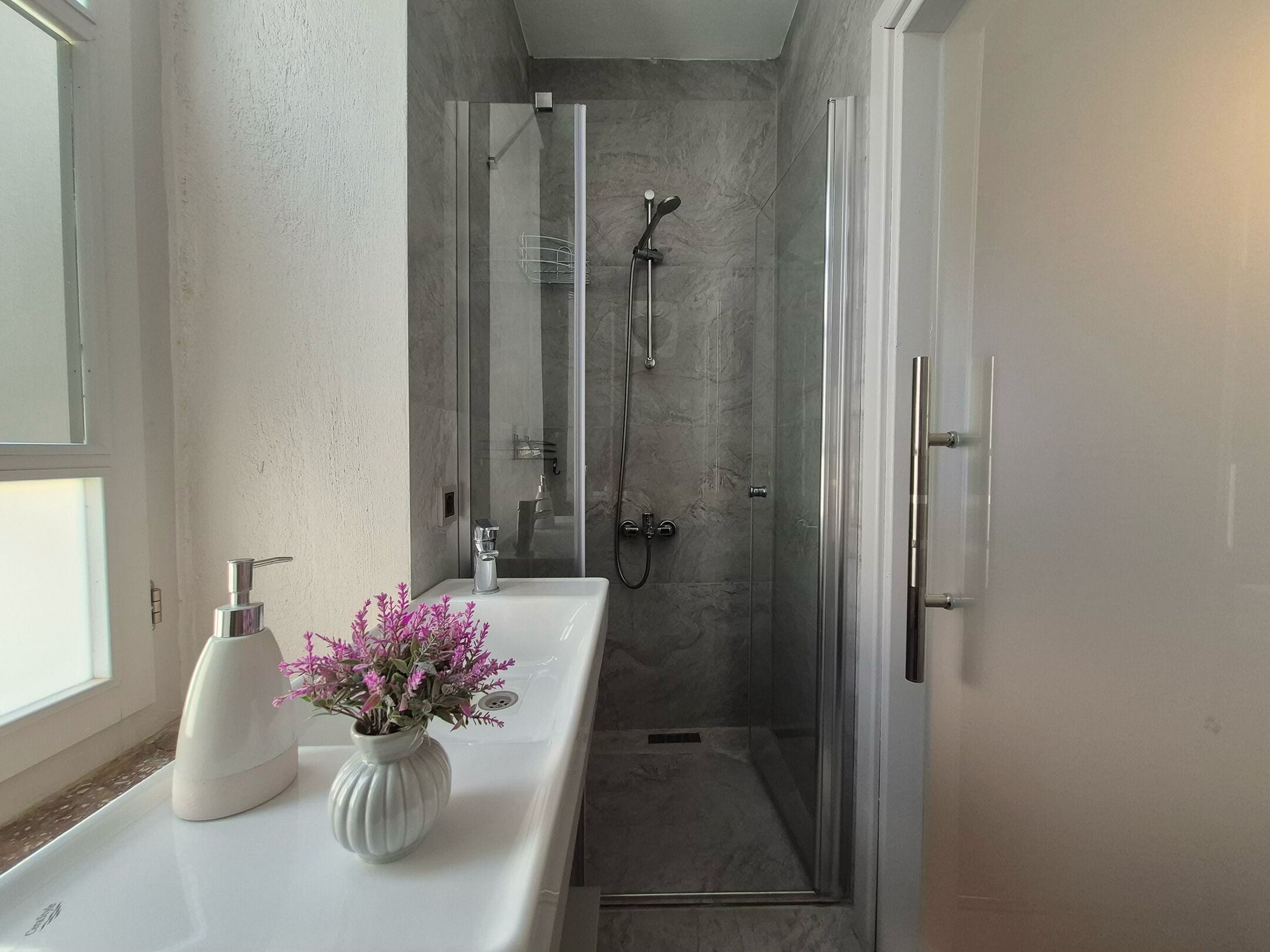 Shower, free toiletries, hair dryer, towels