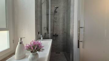 Shower, free toiletries, hair dryer, towels