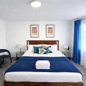 1 bedroom, iron/ironing board, WiFi, bed sheets - Spacious studio with king bed • Pool • Pets OK #10 (Clearwater)