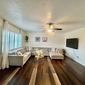 Living area - Cozy 3 BD Apt 3 miles from the beach •Pool• 124 (Clearwater)