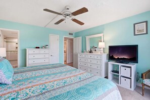 2 bedrooms, iron/ironing board, WiFi, bed sheets - Your Front-Row Seat to Gulf Sunsets on Bonita Beach (Bonita Springs)