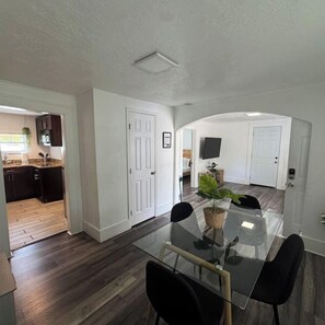 Dining - 2B1B Stylish little house with Pool • Pets Ok #511 (Clearwater)