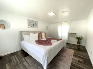 Room - 2B1B Stylish little house with Pool • Pets Ok #511 (Clearwater)