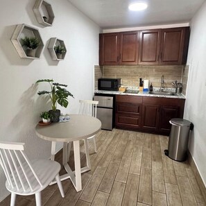 Private kitchen - Cozy apartment with pool in Clearwater #515 (Belleair)