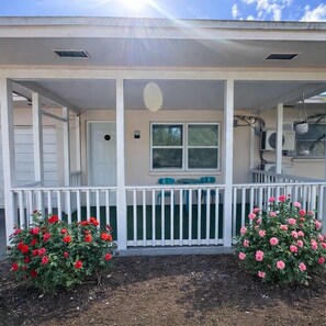 Terrace/patio - Cozy apartment with pool in Clearwater #515 (Belleair)