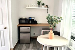 Interior - Cozy Studio Apt • Pool • Pets Welcome #6 (Clearwater)