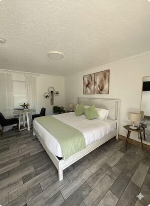 1 bedroom, iron/ironing board, WiFi, bed sheets - Cozy Studio Apt • Pool • Pets Welcome #6 (Clearwater)