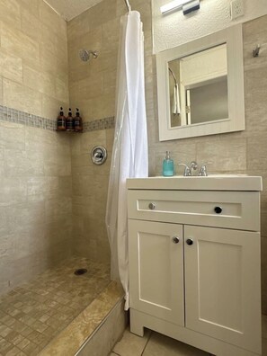 Shower - King Suite w Pool, 3 Miles from Clearwater Beach#7 (Clearwater)