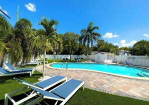 Pool - 2 Bd Spacious Studio in Clearwater with Pool #8 (Clearwater)