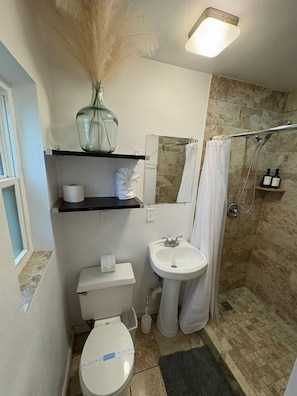 Bathroom - Cozy and stylish studio apt near the beach #9 (Clearwater)