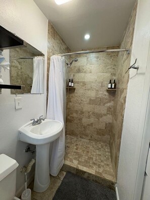 Bathroom - Cozy and stylish studio apt near the beach #9 (Clearwater)