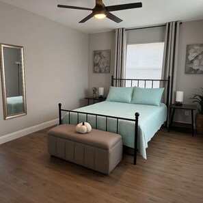 Room - Beach Retreat: Modern 1-Bedroom • Pet Friendly (Clearwater)