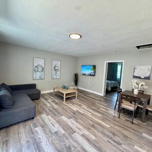 Living area - *New Listing * Renovated 1 BD Apt • Washer/Dryer (Clearwater)