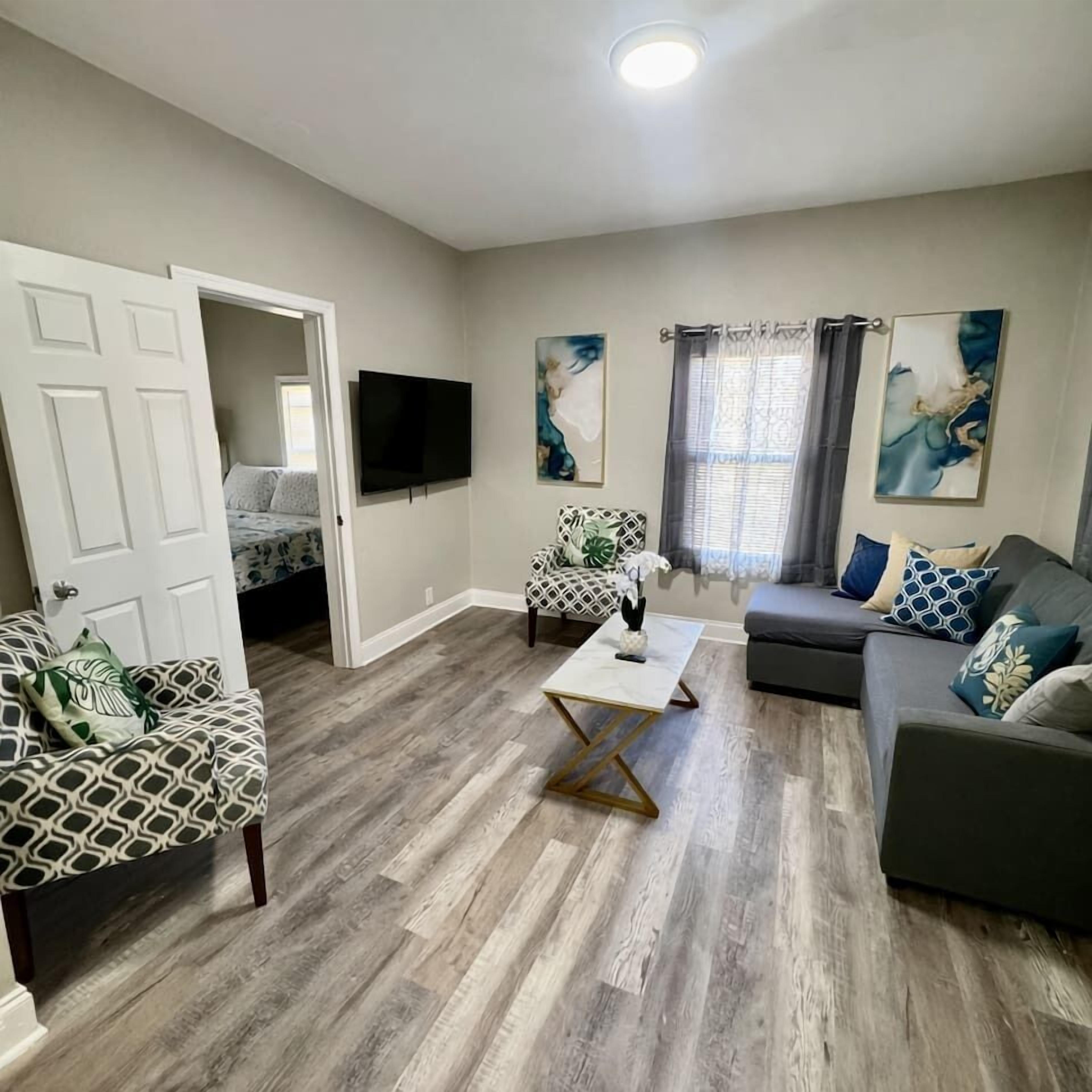 *New*  Clearwater Getaway  Dogs Ok  Sleeps 6 - Clearwater, FL