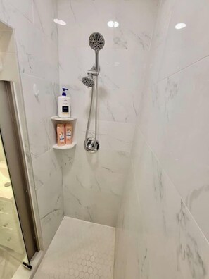 Shower, towels - Coastal Escape Near the Beach • Pet Friendly (Clearwater)