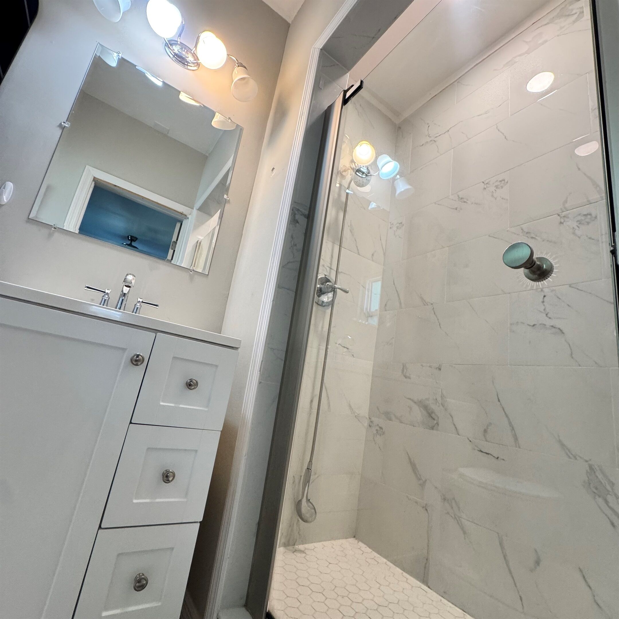 Douche, serviettes fournies