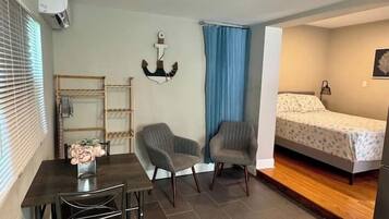 1 habitación, tabla de planchar con plancha, wifi y ropa de cama