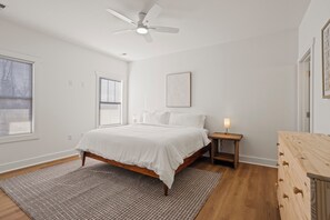 3 slaapkamers, een strijkplank/strijkijzer, wifi, beddengoed