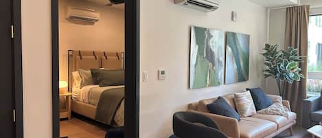 1 dormitori, planxa i posts de planxar, wifi i roba de llit
