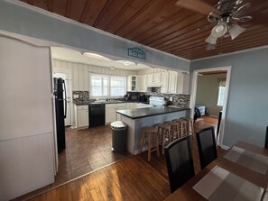 Fridge, microwave, oven, stovetop - CHERRY GROVE CHANNEL HOUSE-AMAZING LOCATION- PRIVATE DOCK FOR FISHING & KAYAKING (North Myrtle Beach)
