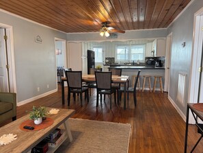 Dining - CHERRY GROVE CHANNEL HOUSE-AMAZING LOCATION- PRIVATE DOCK FOR FISHING & KAYAKING (North Myrtle Beach)