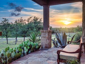 Terrace/patio - Luxury Hill Country Retreat| 16 acres| Private POOL| Fire Pit| 360 Views| Pet Friendly| Sleeps 16 (Dripping Springs)