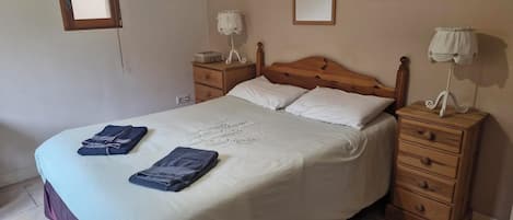 Gîte de charme de plain-pied avec jardin à 10 minutes de Bergerac | Tabla de planchar con plancha y wifi gratis