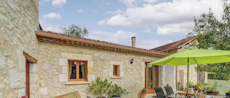 Gîte de charme de plain-pied avec jardin à 10 minutes de Bergerac | Outdoor dining