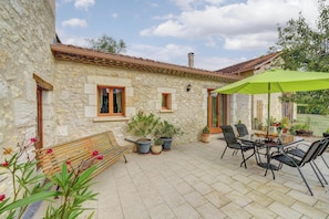 Gßte de charme de plain-pied avec jardin à 10 minutes de Bergerac | Restauration extérieure
