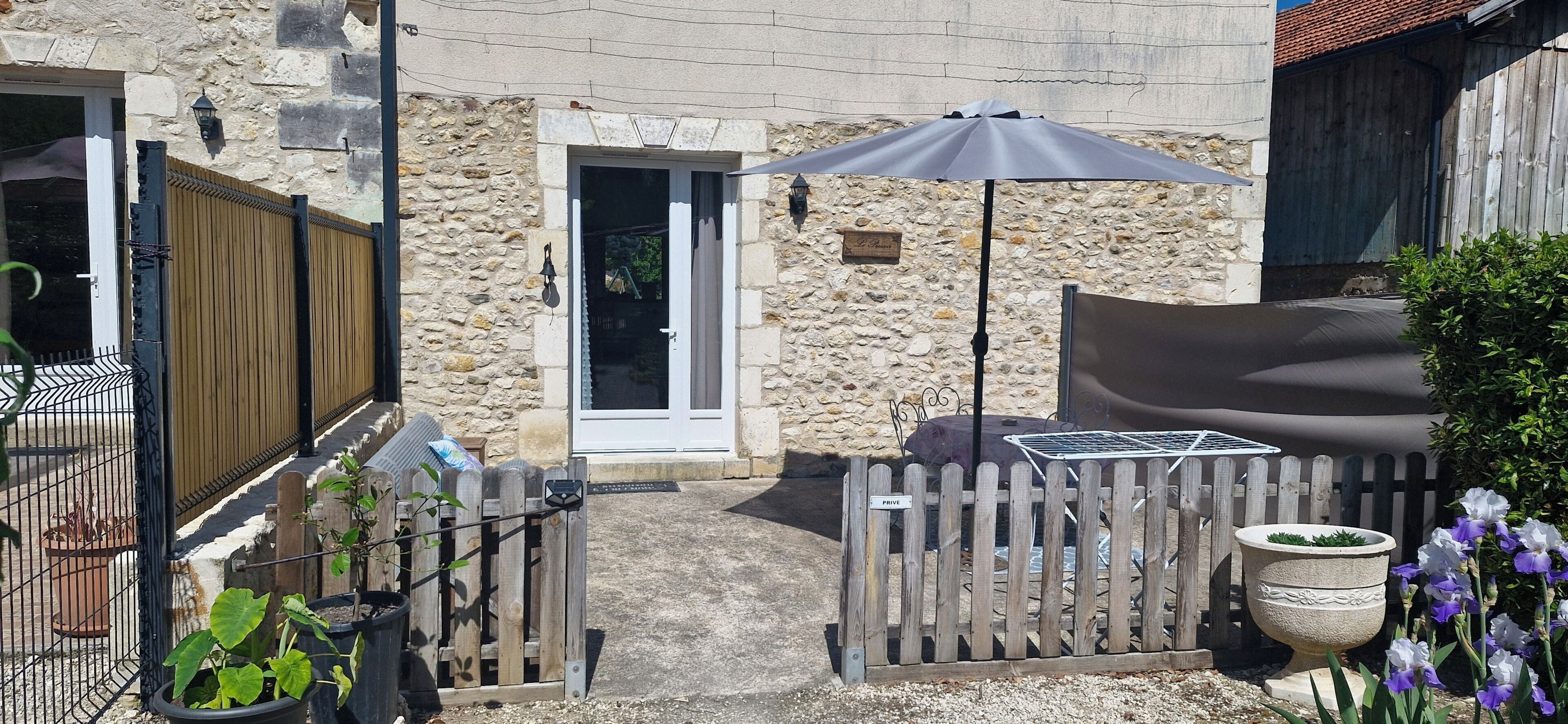 Le pressoir gîte de charme pour deux près de Bergerac | Terrace/patio