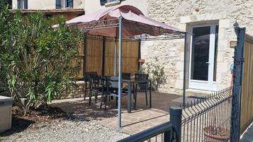 Le charpentier ***gîte cosy à la campagne | Outdoor dining