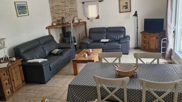 GĂźte de charme de plain-pied avec jardin Ă 10 minutes de Bergerac | Wohnbereich