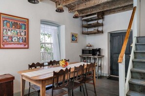 Dining - Historic Rumpel Kammer - Steps to Main (Fredericksburg)