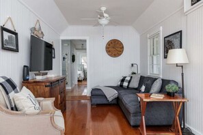 Living area - Town Creek Haus - Close to Wineries and Main! (Fredericksburg)