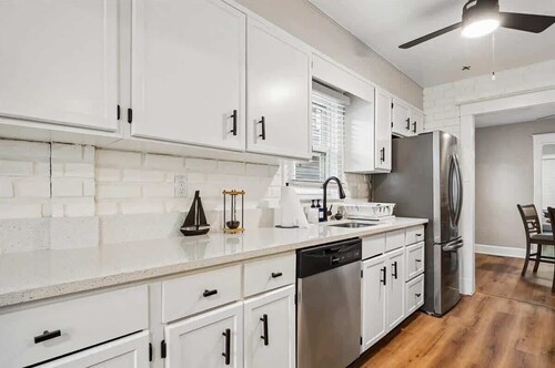 Eastport 3 bedroom Cottage: Walk to Downtown
