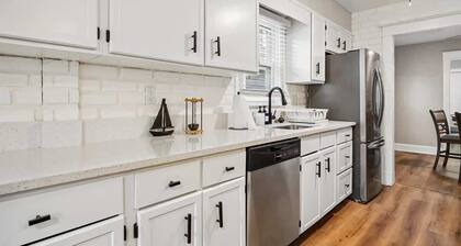 Eastport 3 bedroom Cottage: Walk to Downtown