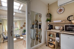 Interior - Guest Room "Les Oliviers" with Private Entrance, Wi-Fi, and Air Conditioning (Puisserguier)