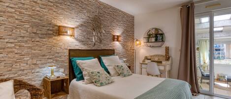 1 chambre, fer et planche à repasser, Wi-Fi, draps fournis