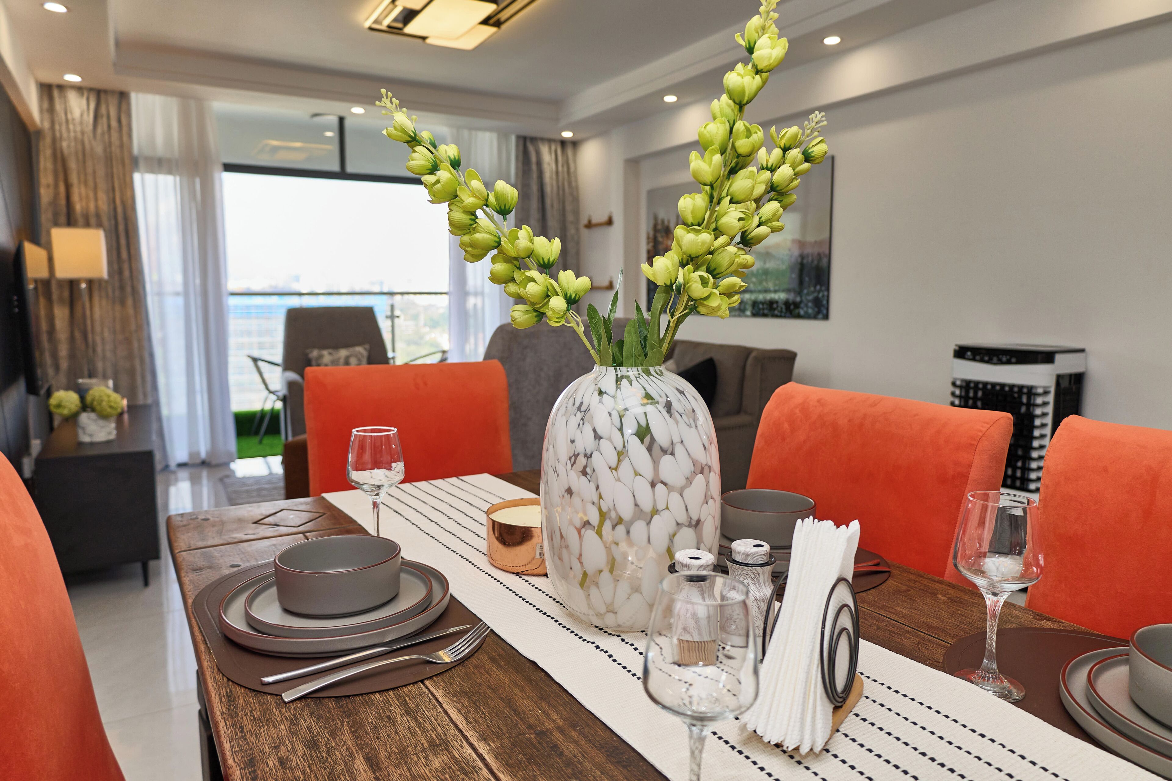 Family Apartment, City View | Dining