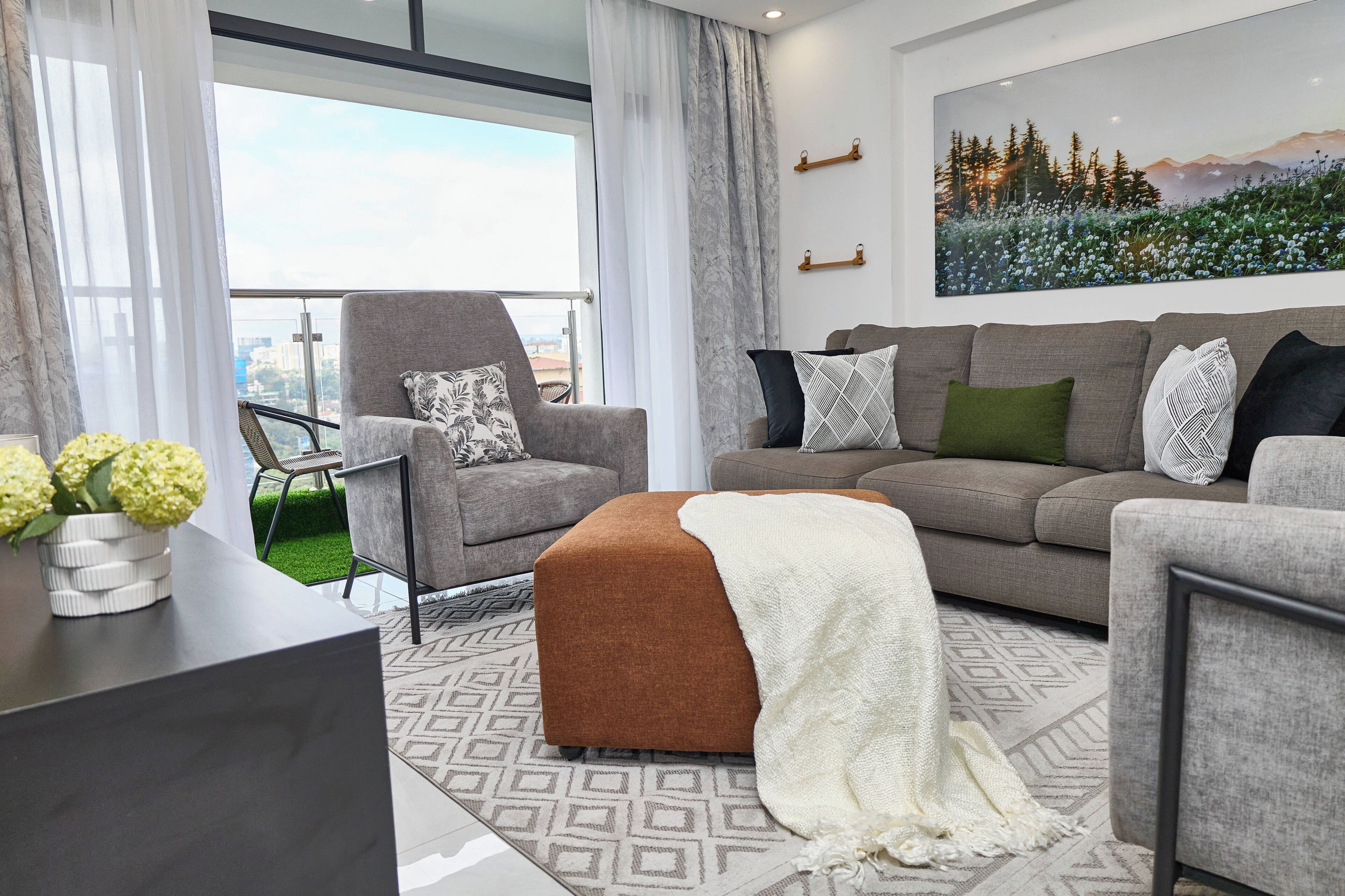 Family Apartment, City View | Living area