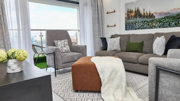 Family Apartment, City View | Living area