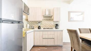 Fridge, microwave, oven, stovetop