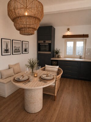 Dining - Duplex with panoramic terrace - Centre, Saint-Paul-de-Vence - Air conditioning & WiFi (Saint-Paul-de-Vence)