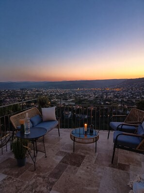 Terrace/patio - Duplex with panoramic terrace - Centre, Saint-Paul-de-Vence - Air conditioning & WiFi (Saint-Paul-de-Vence)