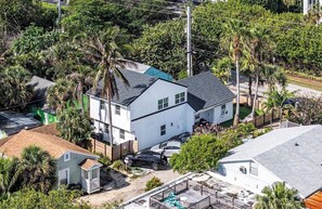 Exterior - Steps to Gulfstream Park - Modern 2BR Beach Retreat + BBQ in Ocean Ridge (Boynton Beach)