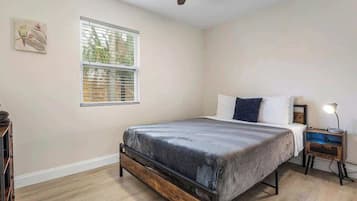 Iron/ironing board, free WiFi, bed sheets