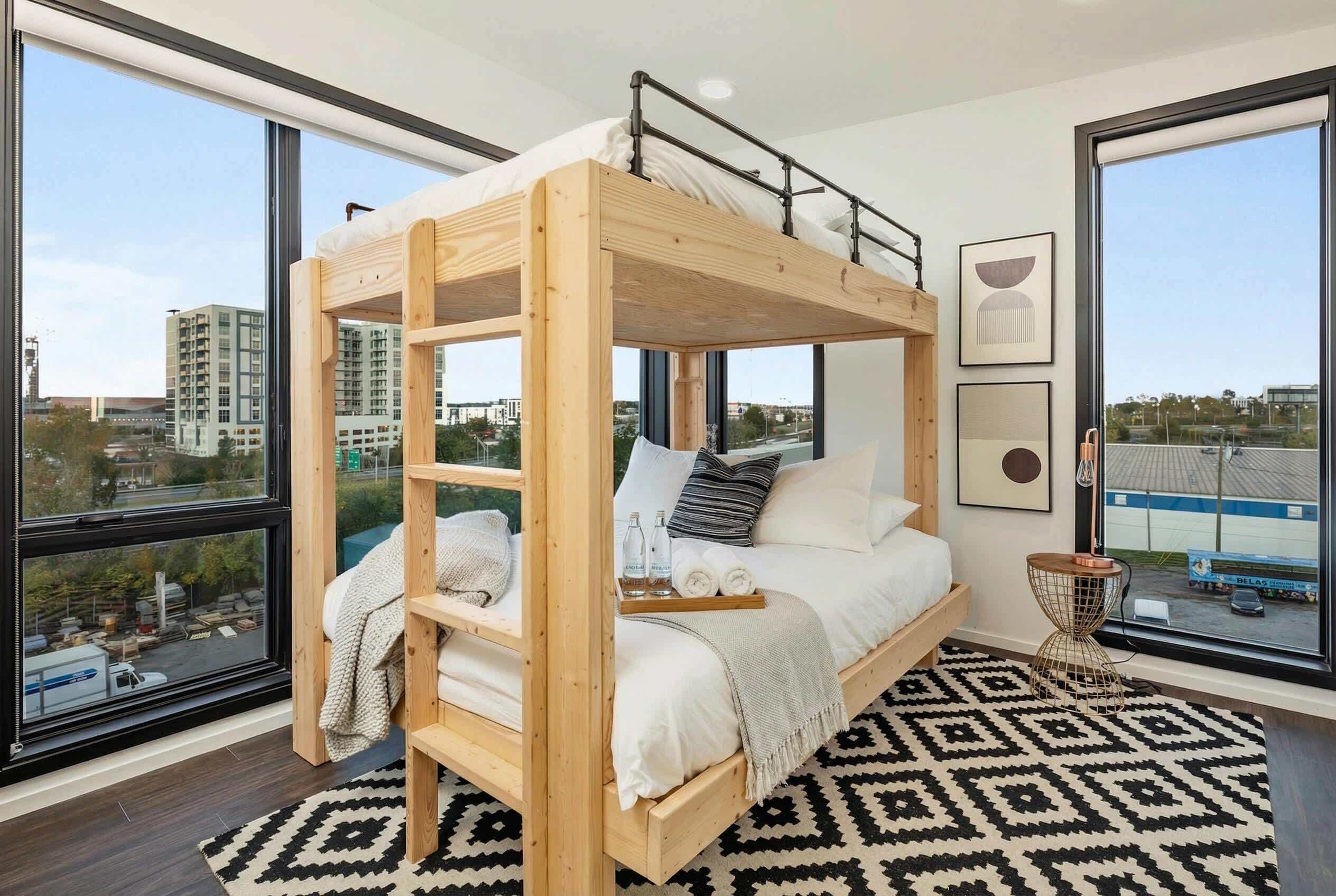 2 bedrooms, desk, iron/ironing board, WiFi
