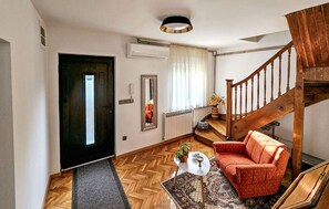 Interior - 1 bedroom awesome home in Zagreb (Zagreb)