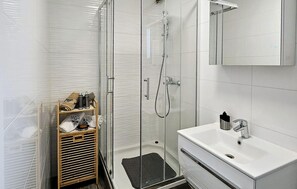 Suihku, hiustenkuivaaja